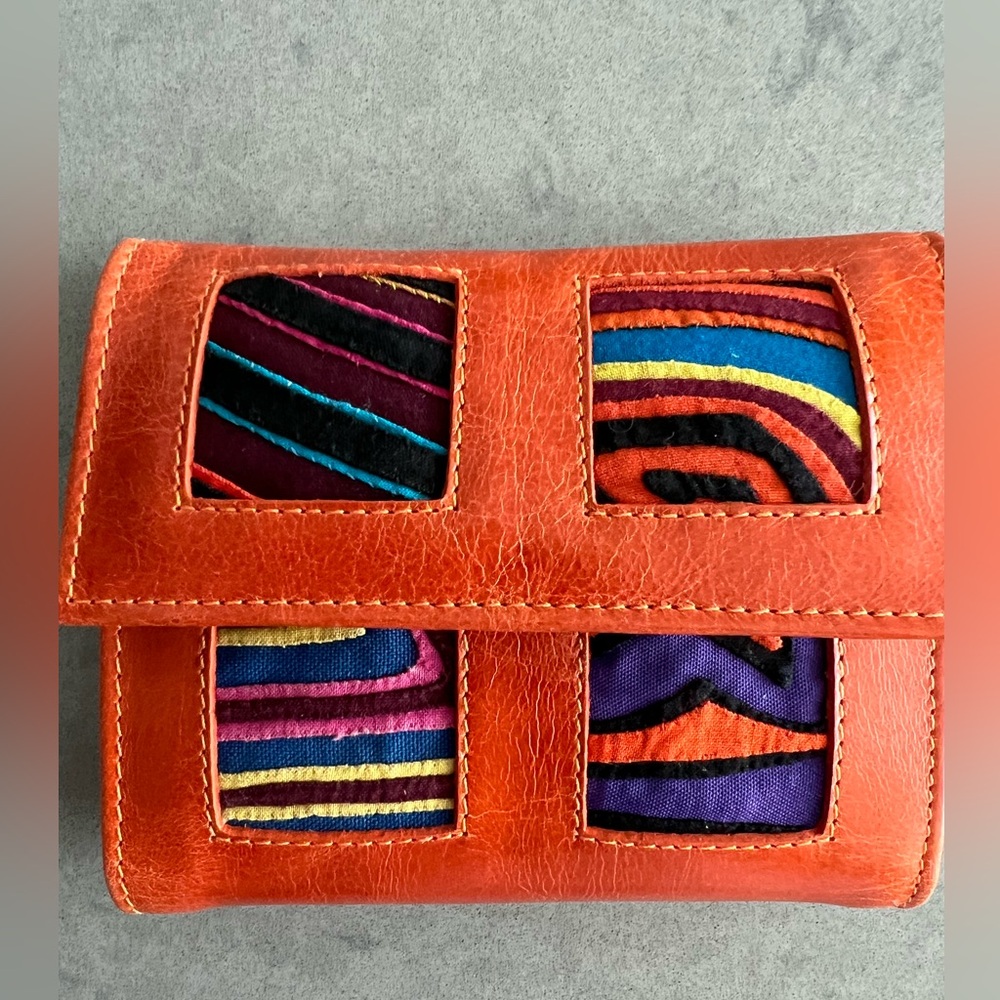 NWOT Women’s pure leather wallet. Mola design by artisans.Hand made.Gorgeous!